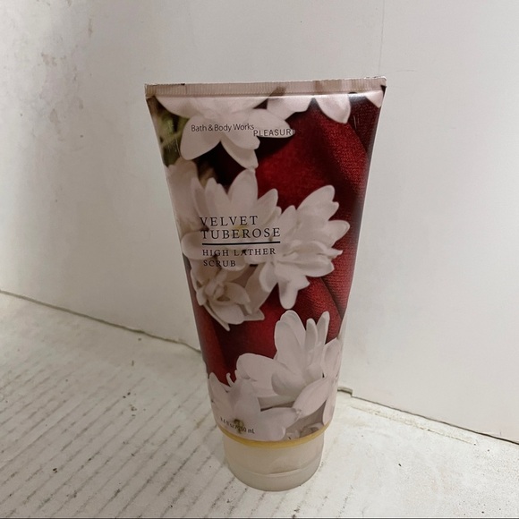 Bath Body Works Pleasures Velvet Tuberose Scrub - Picture 1 of 2